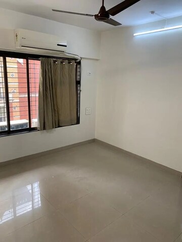Room in 3 BHK Apartment at Prarthna Heights, Parel – for Rent