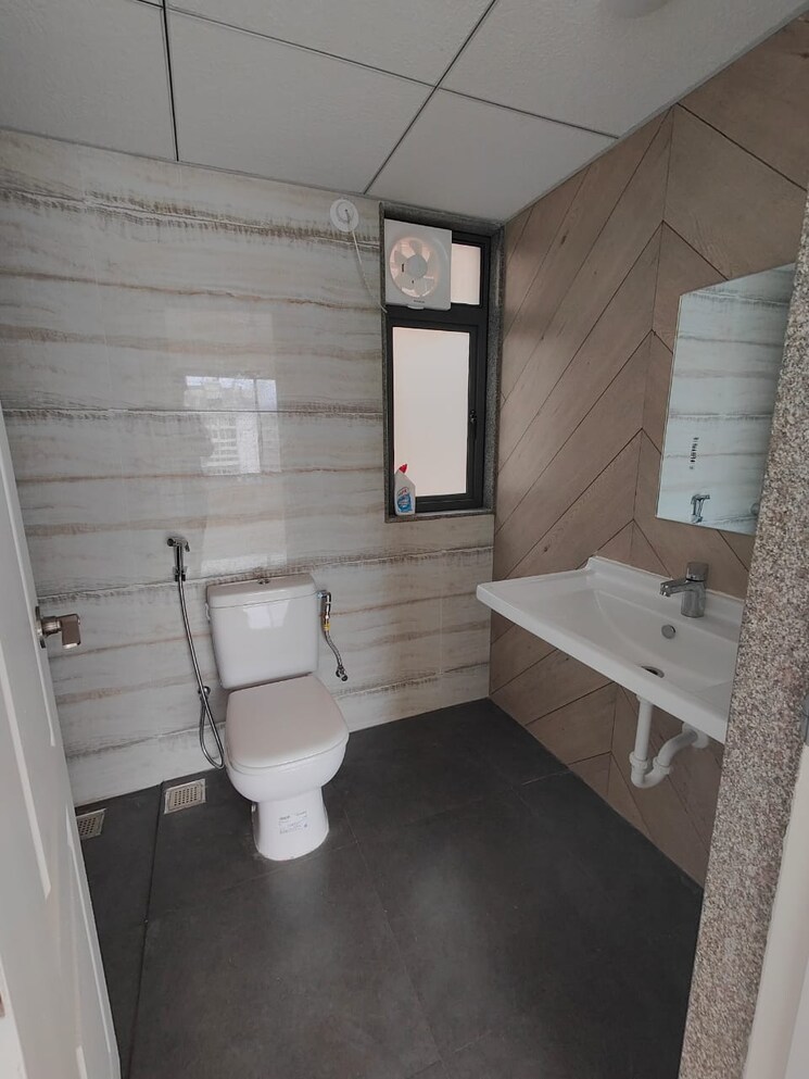 Bathroom, kumar-palmsprings 2 Bedroom 1100 Sq.Ft. Apartment In Undri Pune 8912031