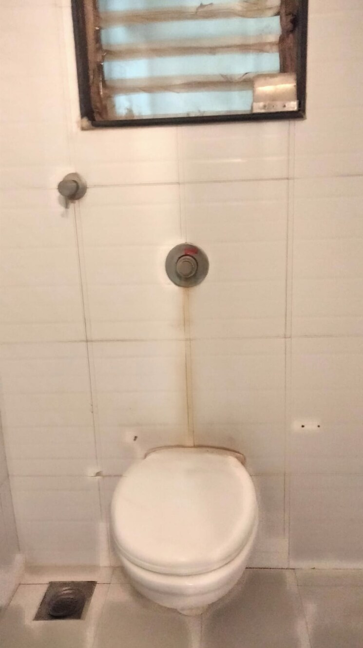 Bathroom, radha-govind 2.5 Bedroom 1155 Sq.Ft. Apartment In Borivali East Mumbai 8911999