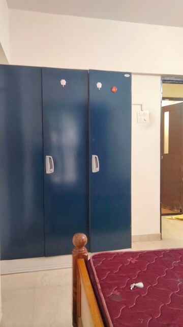 Furnished Amenities in 2.5 BHK Apartment at Radha Govind, Borivali East – for Rent