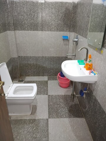 Bathroom in 1 BHK Builder Floor at Sector 40 – for Rent