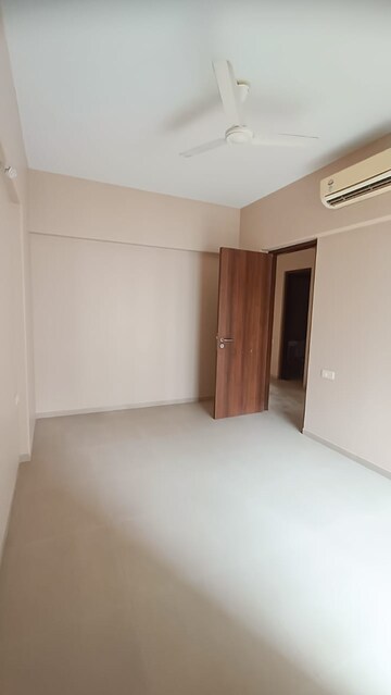 Room in 3.5 BHK Apartment at Lunkad Sky Vie, Viman Nagar – for Rent