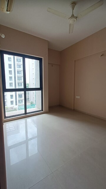 Room in 3.5 BHK Apartment at Lunkad Sky Vie, Viman Nagar – for Rent