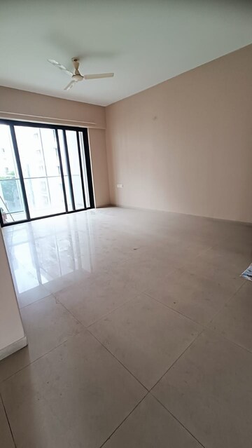 Room in 3.5 BHK Apartment at Lunkad Sky Vie, Viman Nagar – for Rent