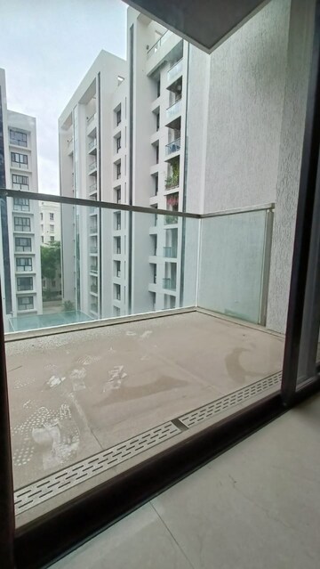 Room in 3.5 BHK Apartment at Lunkad Sky Vie, Viman Nagar – for Rent