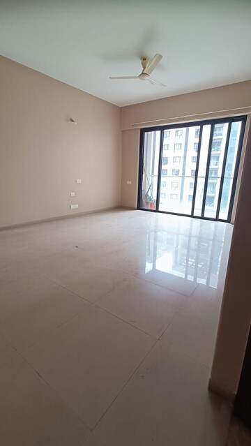 Room in 3.5 BHK Apartment at Lunkad Sky Vie, Viman Nagar – for Rent