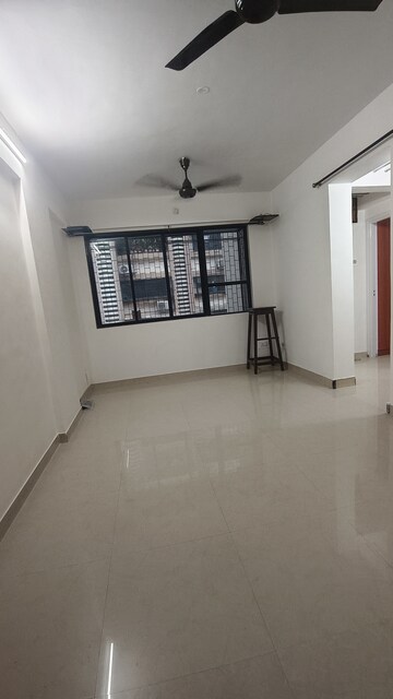 Room in 1 BHK Apartment at Shiv Shakti Apartments Malad, Malad West – for Rent