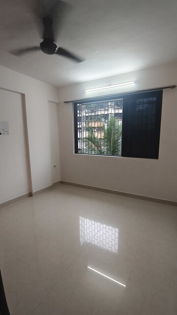 Room in 1 BHK Apartment at Shiv Shakti Apartments Malad, Malad West – for Rent