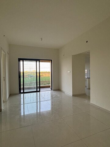 Room in 2 BHK Apartment at Casagrand First City, Sholinganallur – for Rent