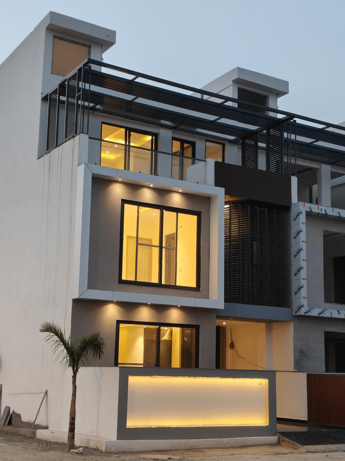 6 BHK + Extra Room Villa For Sale in Panchsheel Park
