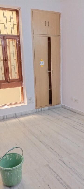 Room in 2.5 BHK Builder Floor at RWA Apartments Sector 41, Sector 41 – for Rent