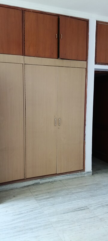 Room in 2.5 BHK Builder Floor at RWA Apartments Sector 41, Sector 41 – for Rent