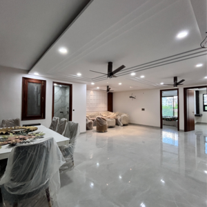 Parking in 4 BHK Builder Floor at Sector 85 – for Sale