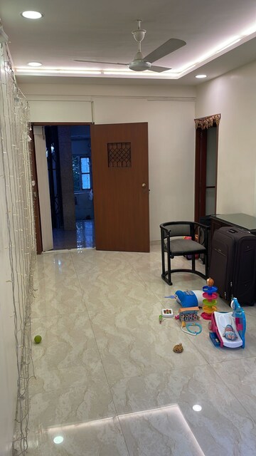 Room in 1 BHK Apartment at Tardeo – for Sale