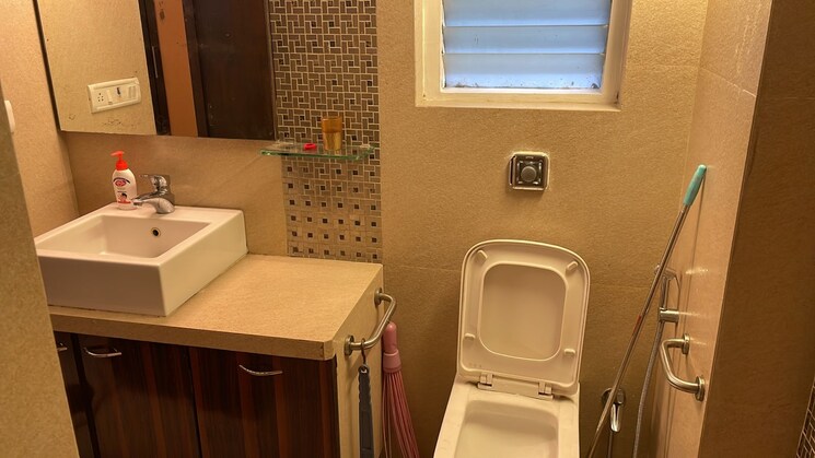 Bathroom, tardeo 1 Bedroom 520 Sq.Ft. Apartment In Tardeo Mumbai 8912315