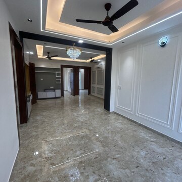 Living Room in 3 BHK Apartment at Sector 48 – for Rent