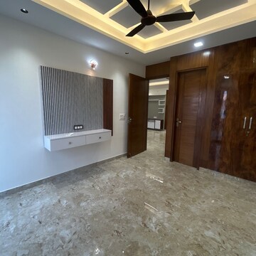 Room in 3 BHK Apartment at Sector 48 – for Rent