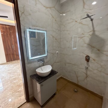 Bathroom in 3 BHK Apartment at Sector 48 – for Rent