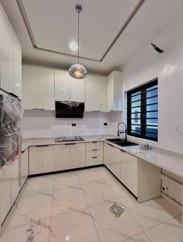 Kitchen in 4 BHK Builder Floor at Sector 35 – for Sale