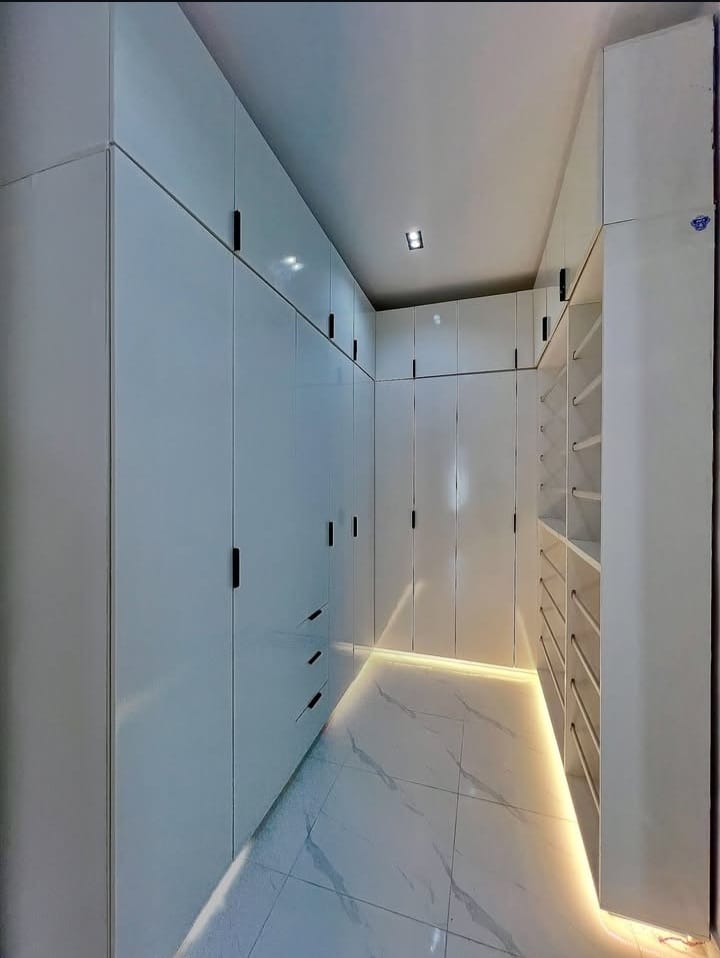 3 BHK + Pooja Room,Servant Room Builder Floor For Sale in Building Floor 