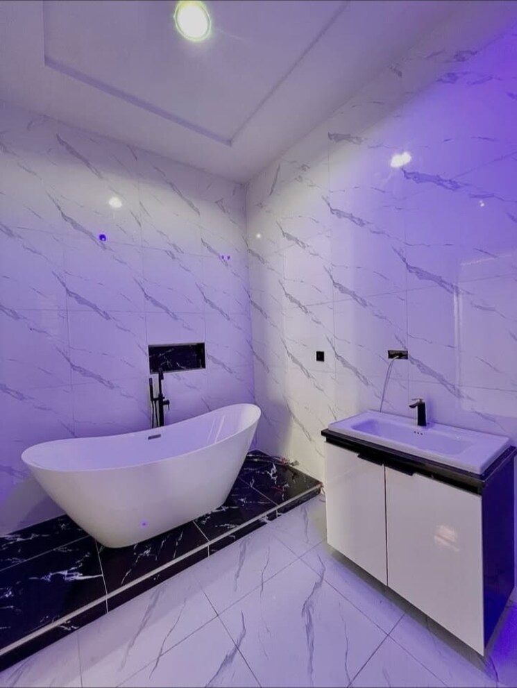 Bathroom, sector 30 3 Bedroom 2250 Sq.Ft. Builder Floor In Sector 30 Faridabad 8912454