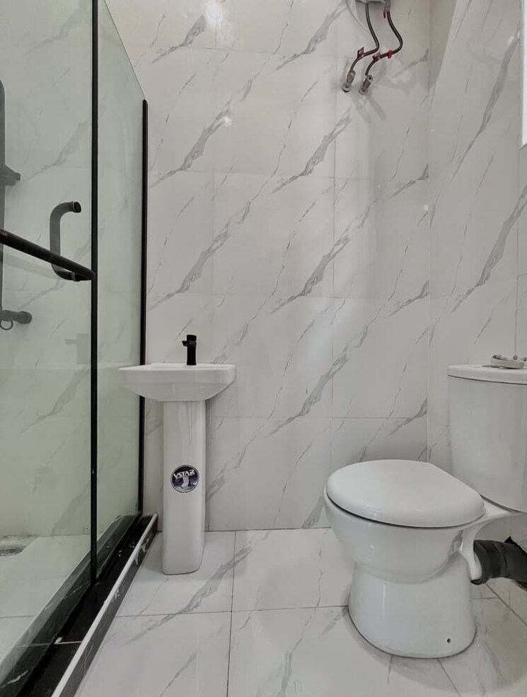 Bathroom, sector 30 3 Bedroom 2250 Sq.Ft. Builder Floor In Sector 30 Faridabad 8912454