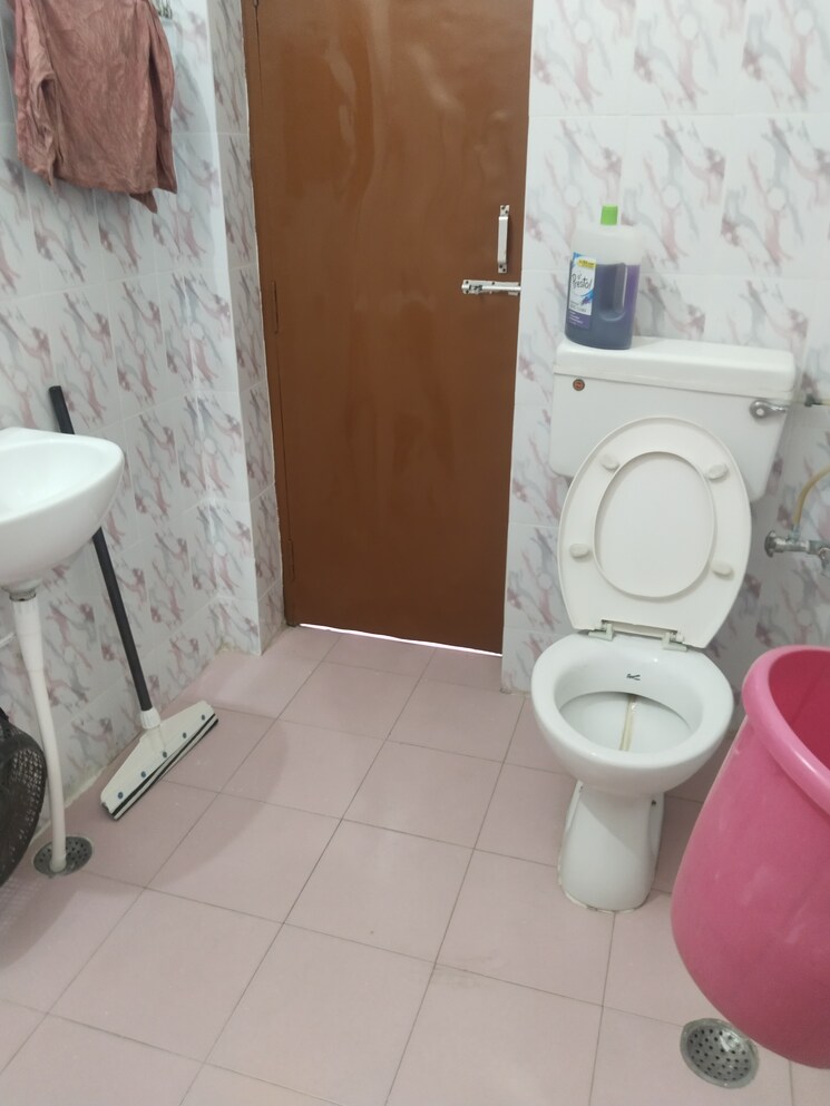 Bathroom, gomti nagar 2 Bedroom 2200 Sq.Ft. Builder Floor In Gomti Nagar Lucknow 8912478
