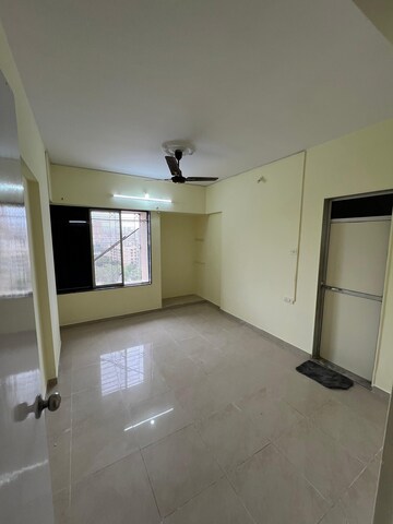 Room in 2 BHK Apartment at Gaurav Garden I, Kandivali West – for Rent