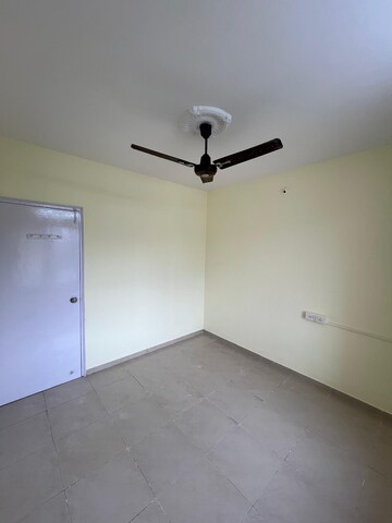 Room in 2 BHK Apartment at Gaurav Garden I, Kandivali West – for Rent