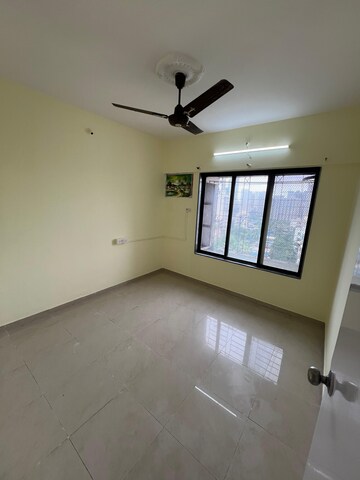 Room in 2 BHK Apartment at Gaurav Garden I, Kandivali West – for Rent