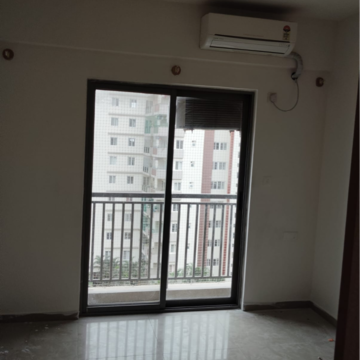 Room in 2 BHK Apartment at Orchid Woods, Hennur Road – for Rent