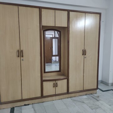 Room in 3 BHK Apartment at Gomti Nagar – for Rent