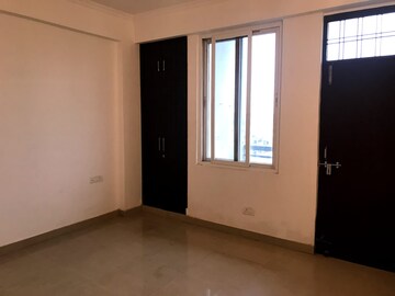 Room in 3 BHK Apartment at Gomti Nagar – for Rent