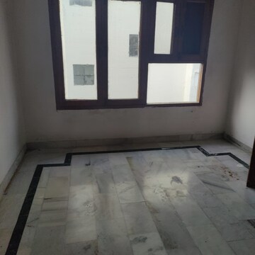 Room in 3 BHK Apartment at Gomti Nagar – for Rent
