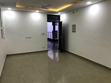 Room in 3 BHK Apartment at Gomti Nagar – for Rent
