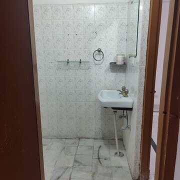 Bathroom in 3 BHK Apartment at Gomti Nagar – for Rent