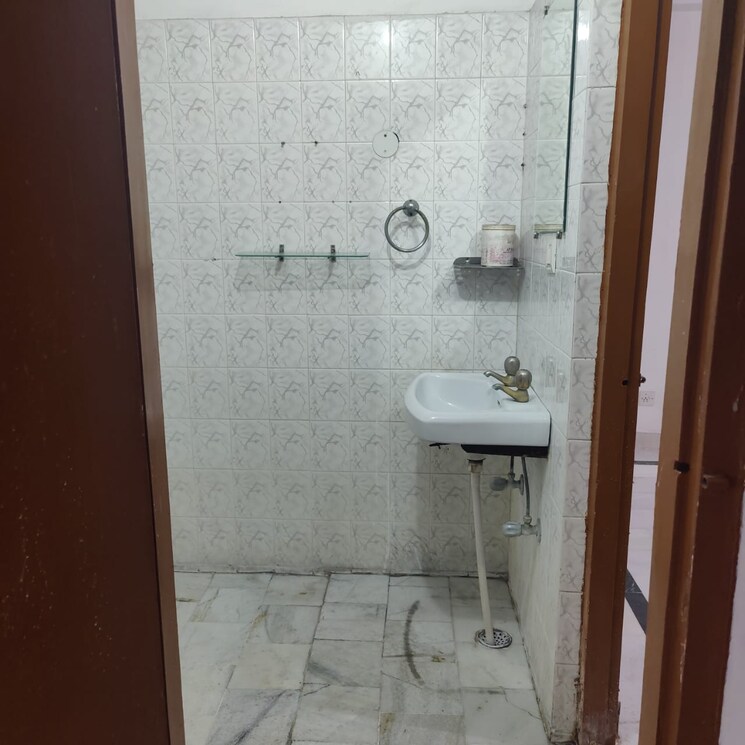 Bathroom, gomti nagar 3 Bedroom 1700 Sq.Ft. Apartment In Gomti Nagar Lucknow 8912553