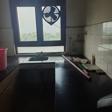 Kitchen in 3 BHK Apartment at Gomti Nagar – for Rent