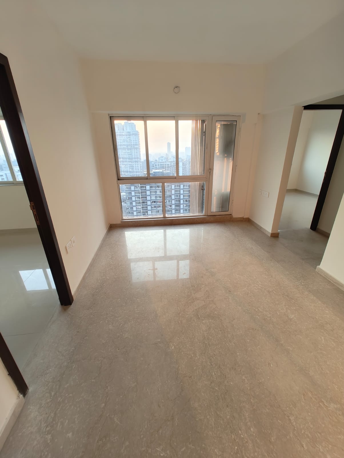 2 BHK + Extra Room Apartment For Rent in Omkar Signet