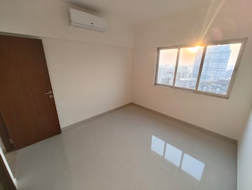 Room in 2 BHK Apartment at Omkar Signet, Malad East – for Rent