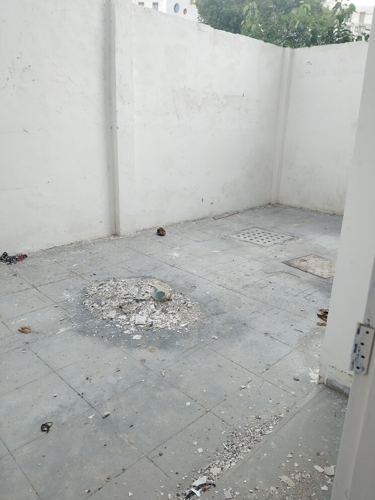 Room, vatika-india-next 3 Bedroom 300 Sq.Yd. Builder Floor In Sector 82 Gurgaon 8912615