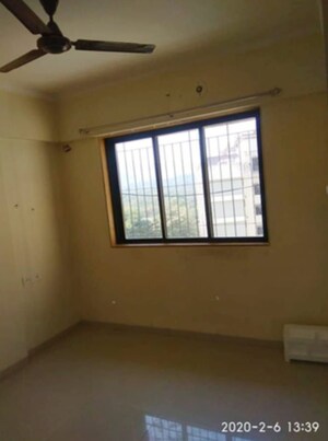 Room in 1 BHK Apartment at Hiranandani Solitaire Studio Apartment, Ghodbunder Road – for Sale
