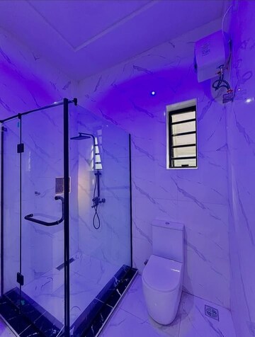 Bathroom in 2.5 BHK Builder Floor at Sector 33 – for Rent