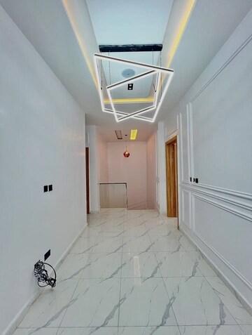 Staircase in 2.5 BHK Builder Floor at Sector 33 – for Rent
