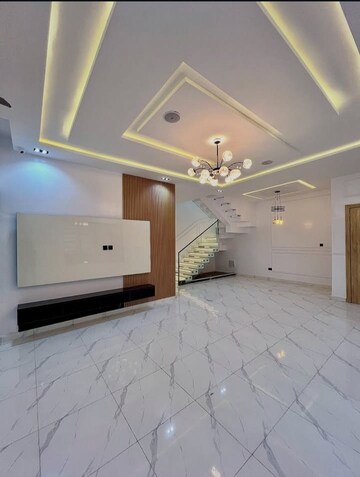 Room in 2.5 BHK Builder Floor at Sector 33 – for Rent