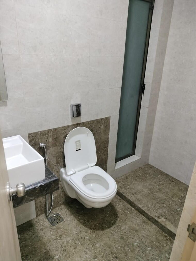 Bathroom, lalani-grandeur 1 Bedroom 400 Sq.Ft. Apartment In Goregaon East Mumbai 8912699