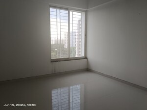 Room in 2 BHK Apartment at Kundan Eternia Apartment, Ghorpadi – for Sale