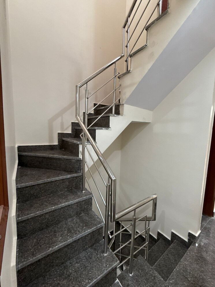 undefined, sector 8 5 Bedroom 360 Sq.Ft. Independent House In Sector 8 Gurgaon 8912724