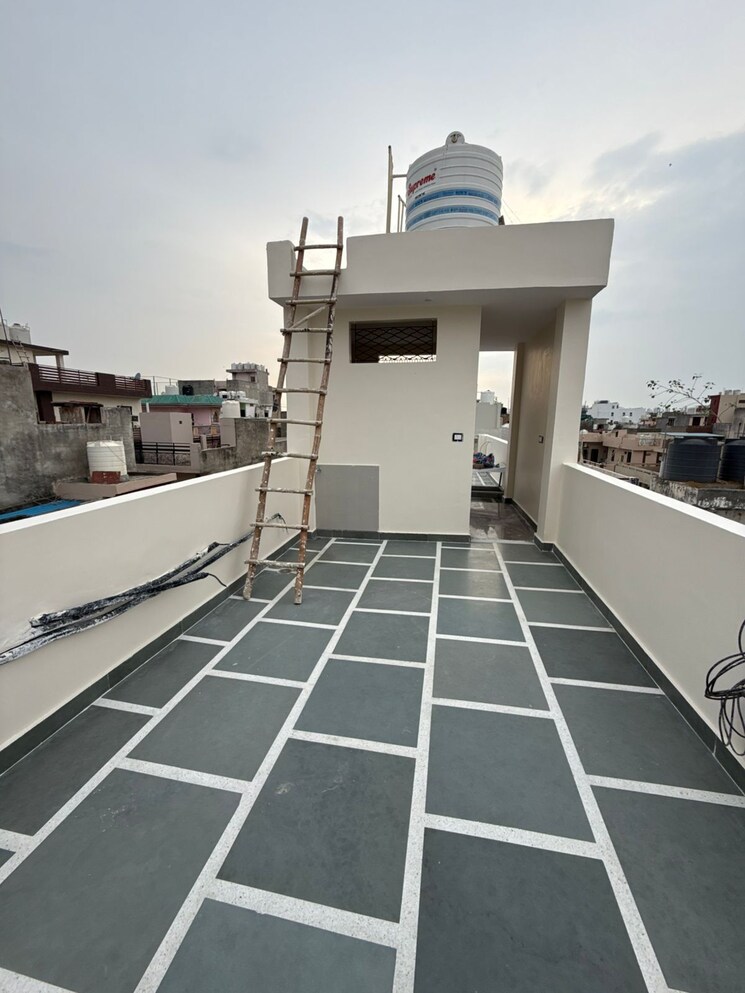 Balcony, sector 8 5 Bedroom 360 Sq.Ft. Independent House In Sector 8 Gurgaon 8912724