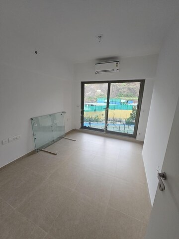 Room in 1 BHK Apartment at Kanakia Silicon Valley, Powai – for Rent